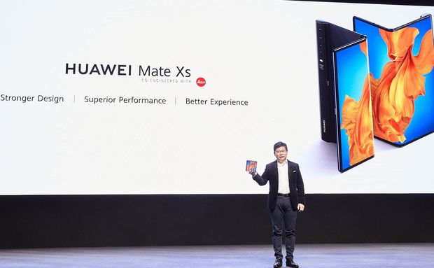 huawei-sirketi-qatlanan-huawei-mate-xs-smartfonunu-teqdim-edir